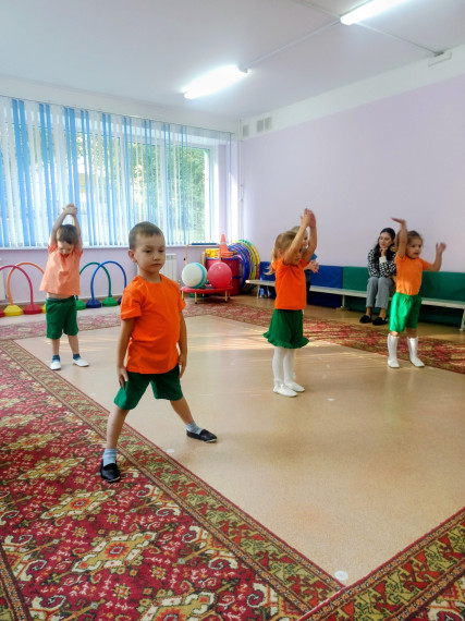 Физкультура в группе "Знайка".